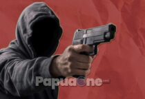Sidang Percobaan Pembunuhan Yan Christian Warinussy Kembali Dilanjut, JPU Minta Keterangan Saksi 19 Yan Christian Warinussy hadir memberi keterangan di depan sidang perkara atas nama Terdakwa Zakarias Tibiay di ruang sidang utama Pengadilan
