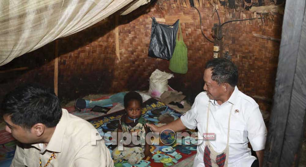 Pembangunan rumah di kawasan Sekolah Alkitab Sinakma,ditinjau langsung Menteri PKP Maruarar Sirait dan Mendagri Muhammad Tito Karnavian.