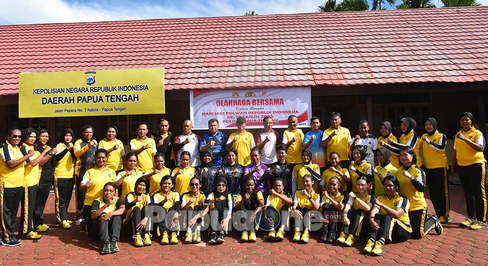 Polda Papua Tengah menggelar kegiatan olahraga bersama dalam rangka memperingati Hari Jadi ke-77 Polisi Wanita Republik Indonesia. Acara