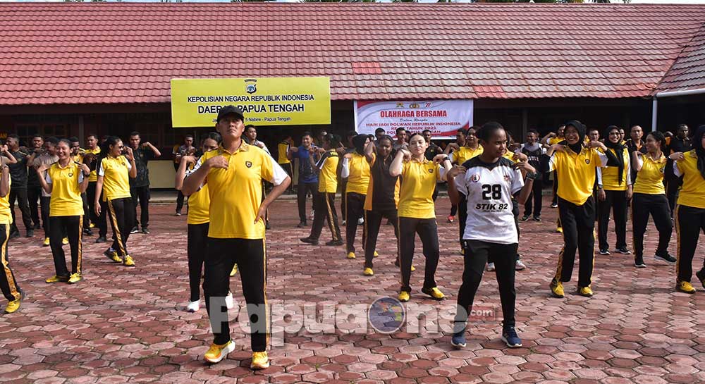 Polda Papua Tengah menggelar kegiatan olahraga bersama dalam rangka memperingati Hari Jadi ke-77 Polisi Wanita Republik Indonesia. Acara
