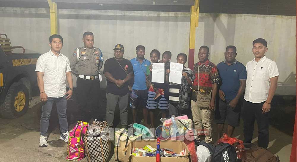 LP3BH Manokwari Apresiasi Langkah Cepat dan Tepat Kapolres Teluk Bintuni Bebaskan 2 Perempuan Papua Asli 2 Kedua klien LP3BH Manokwari tersebut selanjutnya sore tadi dikembalikan kepada keluarganya di Bintuni setelah menandatangani surat