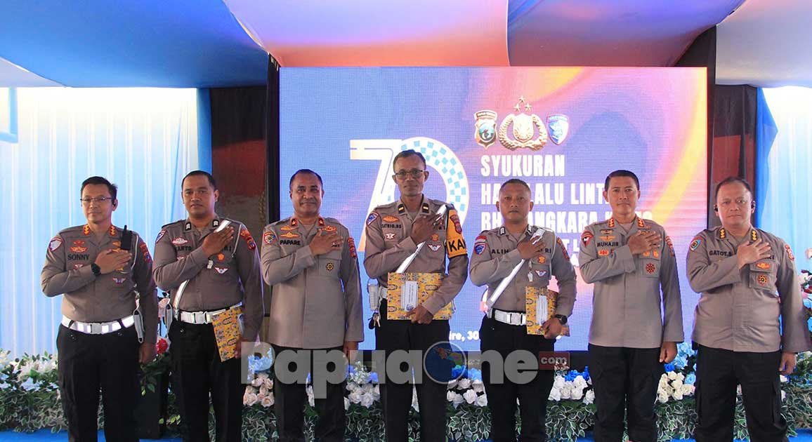 Kapolda Papua Tengah Brigjen Pol Alfred Papares menekankan Program “Polantas Menyapa” di acara syukuran yang digelar Polda Papua Tengah.