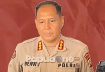 Gudang penyimpanan sekaligus tempat produksi minuman keras palsu jenis Anggur API dan Vodka Robinson berhasil dibongkar aparat kepolisian