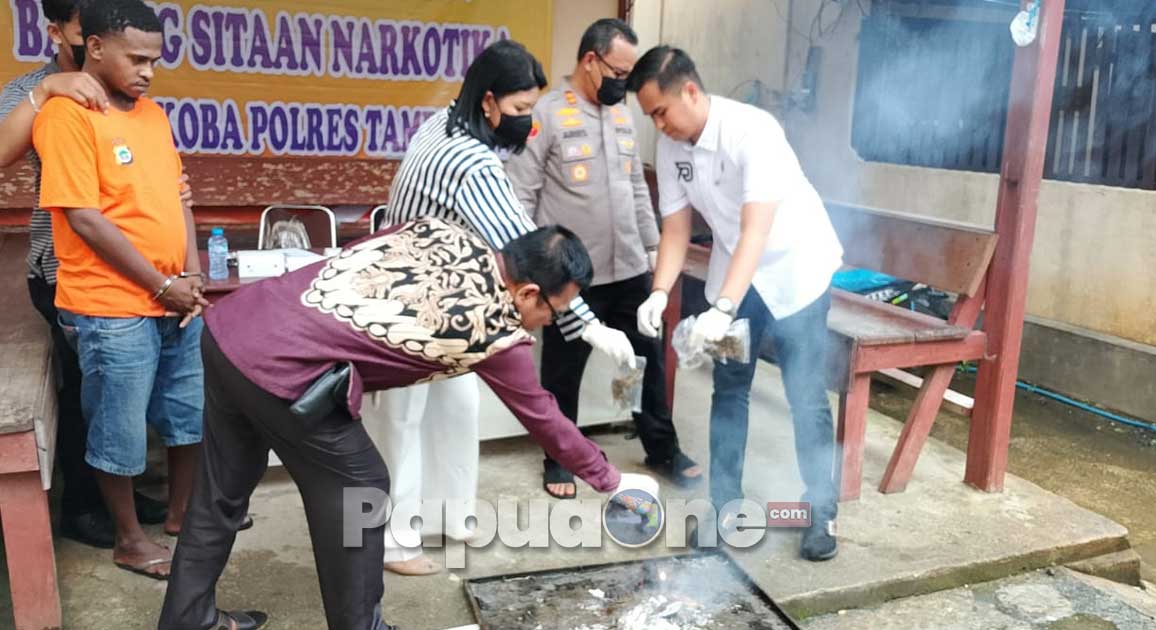 Kapolres Tambrauw, AKBP Aries Dwi Cahyanto memaparkan pencapaian Satuan Reserse Narkoba (Satresnarkoba) Polres Tambrauw yang baru
