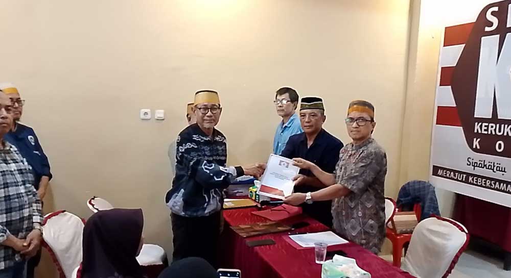 Muslimin Zainuddin Resmi Mendaftar Bakal Calon Ketua Kerukunan Keluarga Sulawesi Selatan Kota Sorong 3 Pada kesempatan ini Drs. Hj. Muslimin Zainuddin dan tim telah mendaftar sebagai bakal calon Ketua Kerukunan Keluarga Sulawesi Selatan (KKSS)