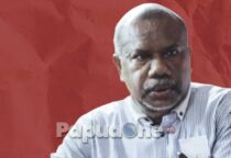 Dalam keterangan tertulisnya, kepada PapuaOne.com, Rabu (8/10/2025) Yan Christian Warinussy mengutuk keras tindakan AKP Rian Octaria.